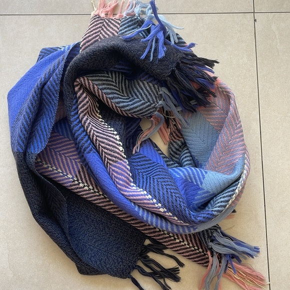 Churchill Hand Woven Wool Pink Blue Pastels Scarf 72 x 50” - Picture 12 of 12